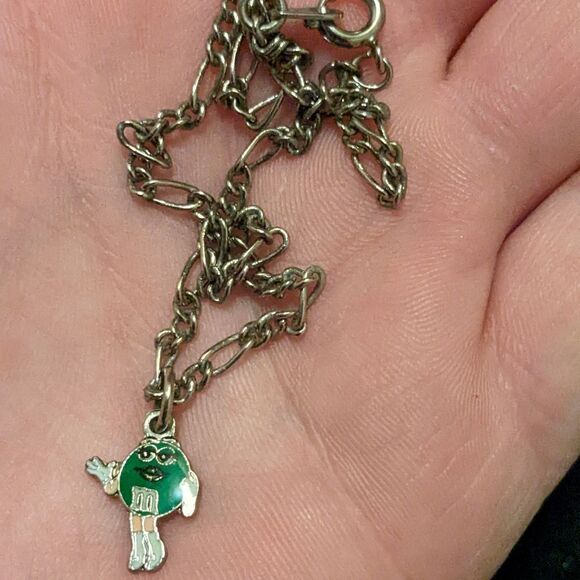 Silver 8" chain with a mars green Eminem girl charm - Picture 1 of 9